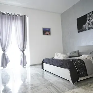 https://central-luxury-apartment.taorminaitalyhotels.com